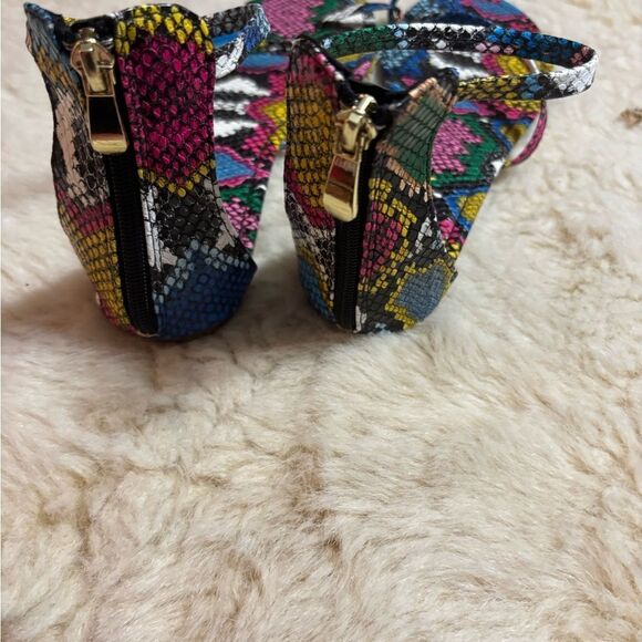 Liliana Colorful Snake Sandals Sleek Strappy Design - Picture 6 of 9